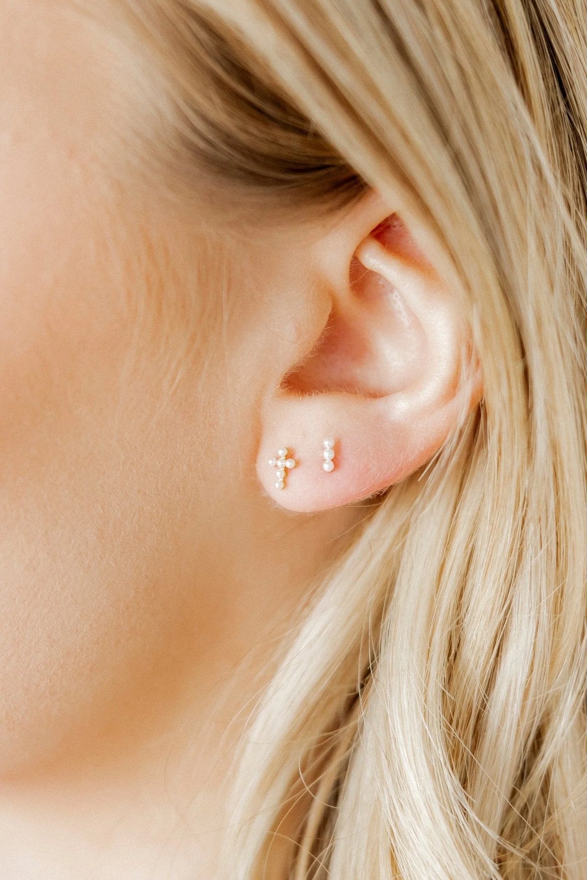 Linny Co Janie Pearl Screw Back Stud Earrings