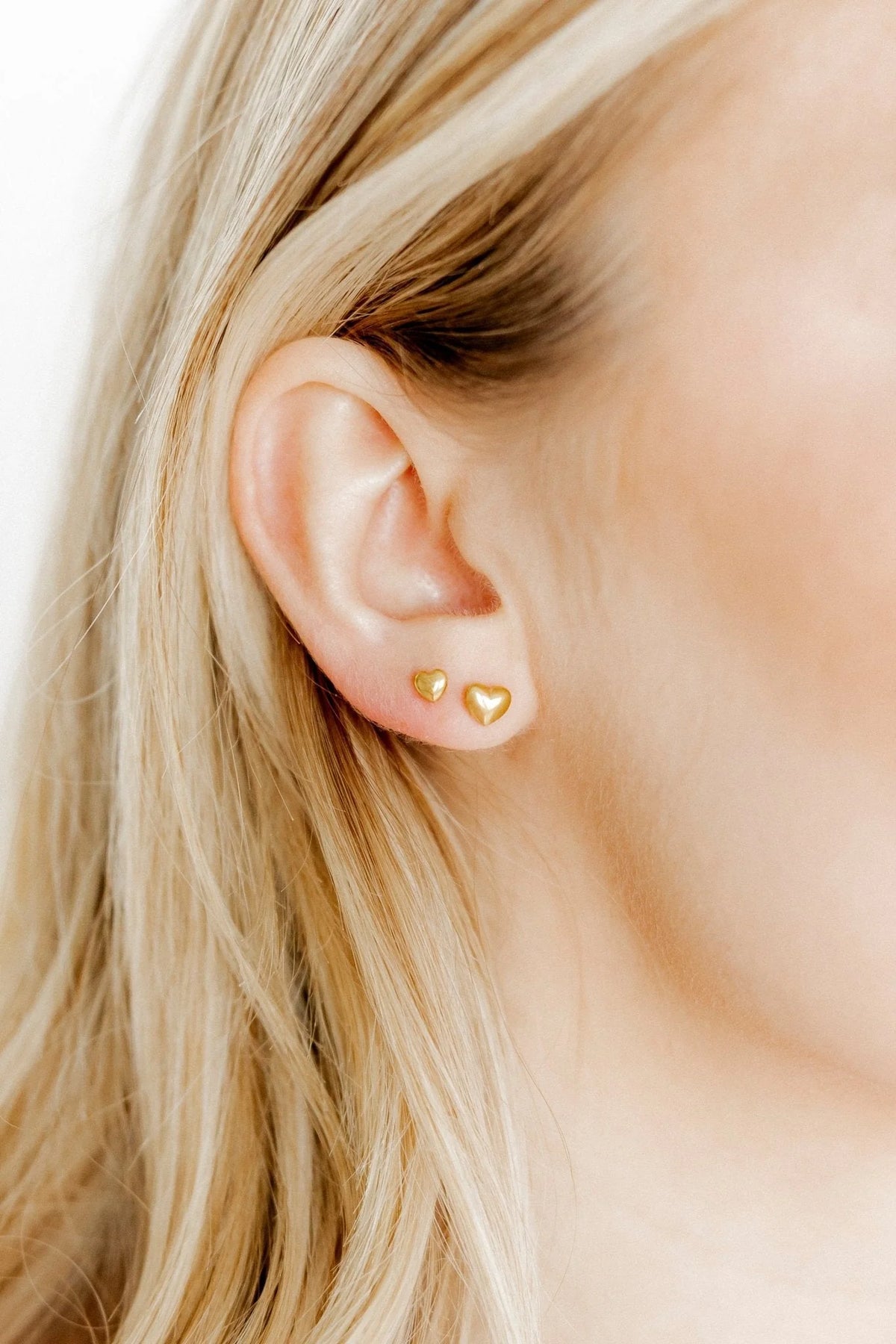 Linny Co Micro Hadley Screw Back Stud Earrings
